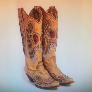 Women’s Corral Antique Angel Wing Peace and Heart snip toe cowboy boots.